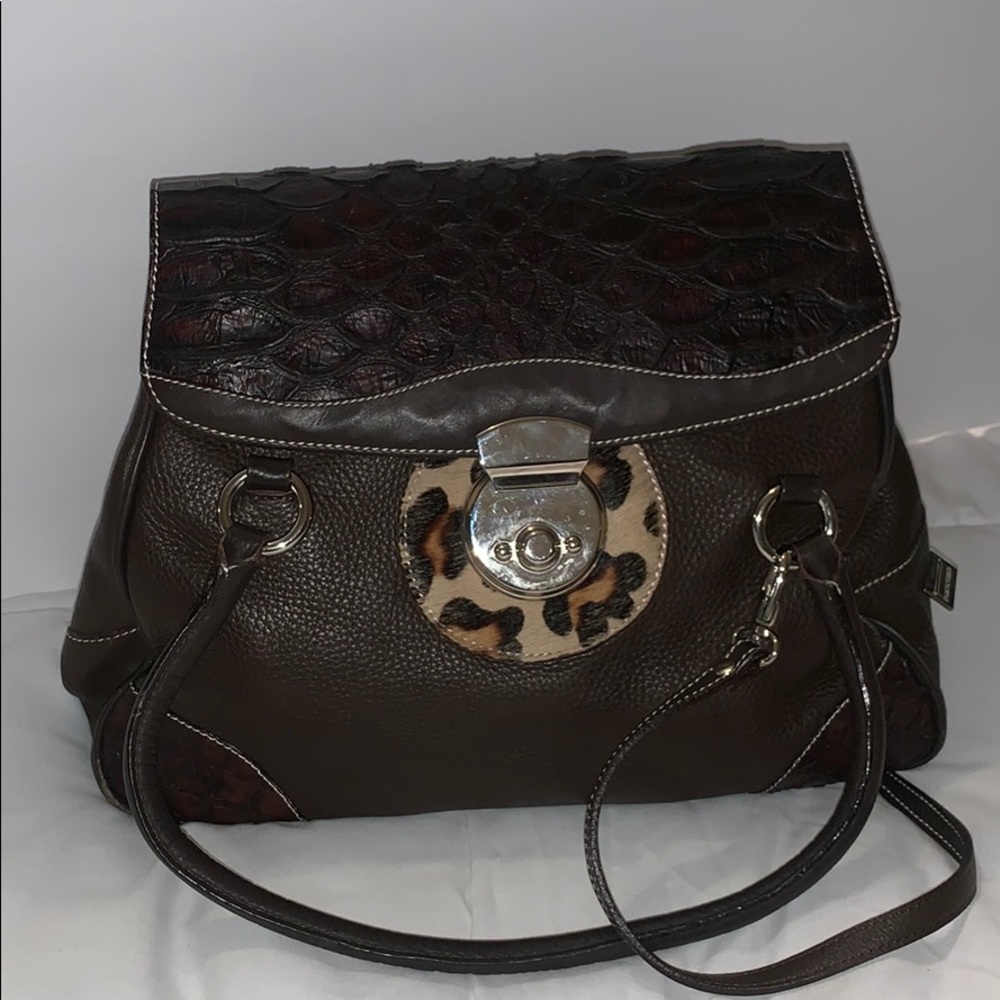 Puntotres Leather Handbag